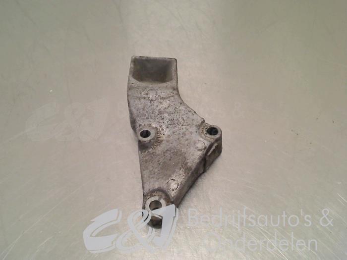 Engine mount from a Citroën Berlingo 2.0 HDi 90 2006
