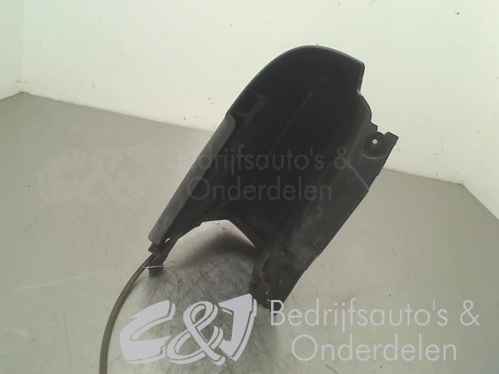 Rear bumper bracket, right from a Opel Vivaro 2.0 CDTI 2010