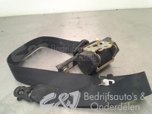 Usagé Insertion ceinture de sécurité avant droite Opel Vivaro 1.9 DI Prix € 52,50 Règlement à la marge proposé par C&J bedrijfsauto's & onderdelen