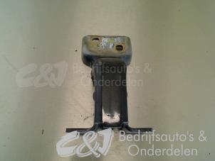 Used Front door hinge, right Opel Vivaro 1.9 DI Price € 21,00 Margin scheme offered by C&J bedrijfsauto's & onderdelen