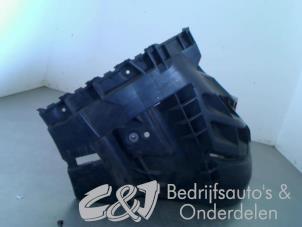 Used Front bumper bracket, right Opel Vivaro 2.0 CDTI Price € 31,50 Margin scheme offered by C&J bedrijfsauto's & onderdelen