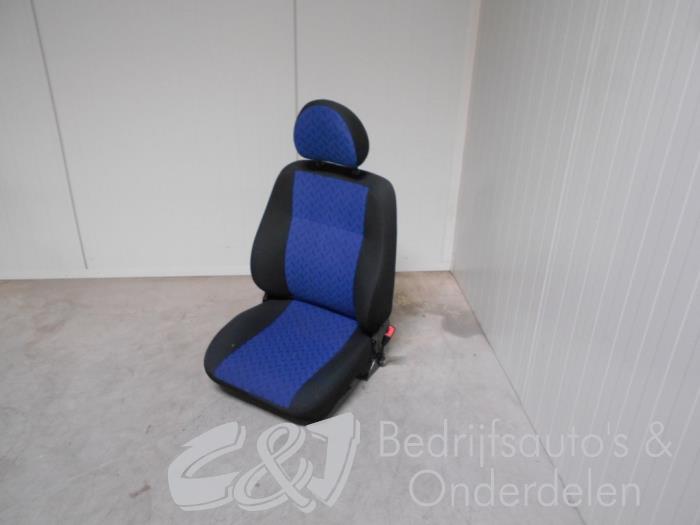Seat, right from a Fiat Doblo Cargo (223) 1.3 D 16V Multijet 2006