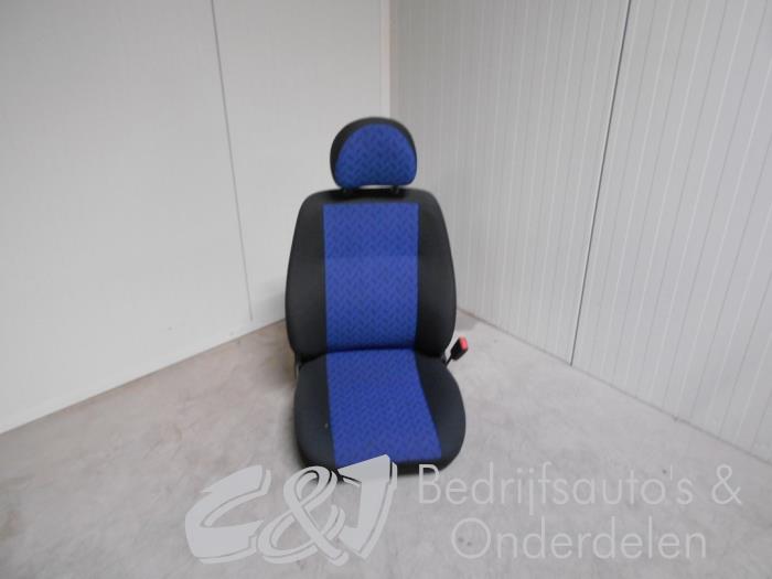 Fotel prawy z Fiat Doblo Cargo (223) 1.3 D 16V Multijet 2006