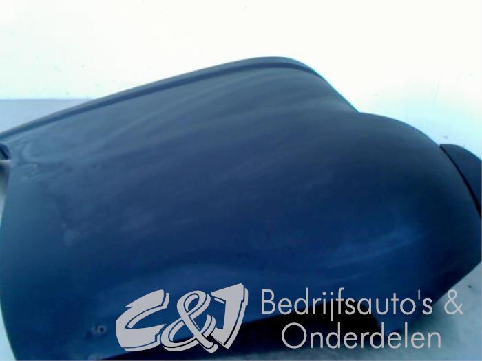 Pieza de parachoques izquierda detrás de un Fiat Doblo Cargo (223) 1.9 JTD 2005
