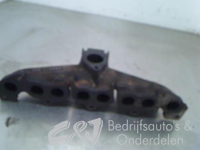 Exhaust manifold from a Peugeot Expert (G9) 2.0 HDiF 16V 130 2013