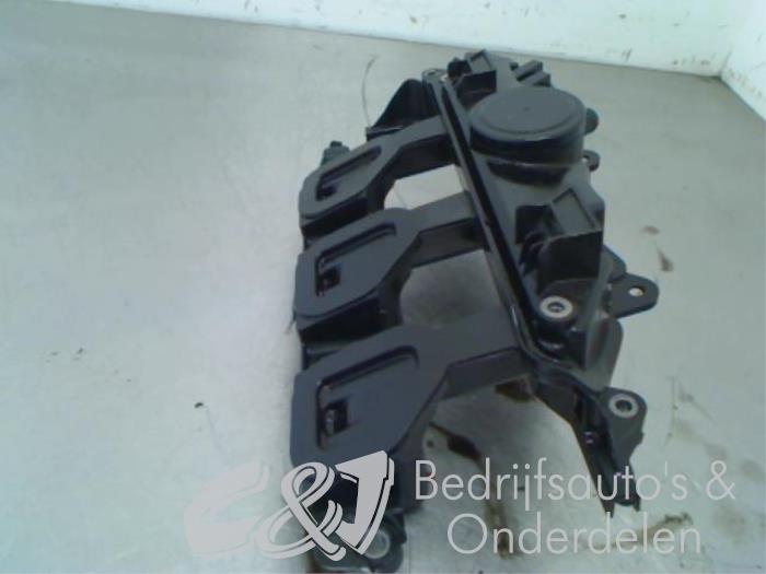 Intake manifold from a Renault Master IV (FV) 2.3 dCi 125 16V FWD 2012