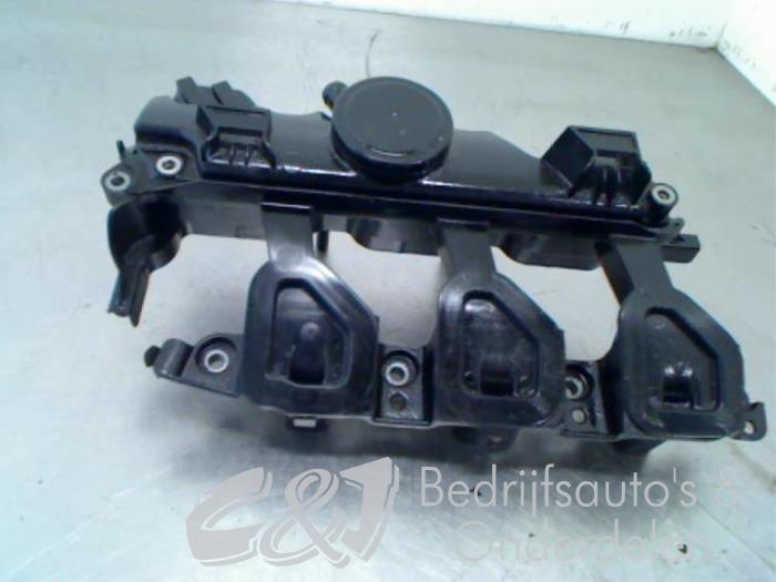 Intake manifold from a Renault Master IV (FV) 2.3 dCi 125 16V FWD 2012