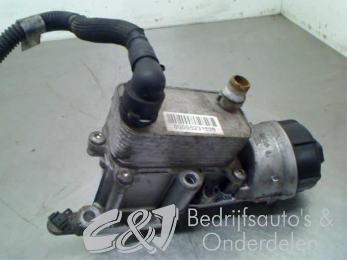 Cuerpo de filtro de aceite de un Fiat Ducato (250) 2.0 D 115 Multijet 2011
