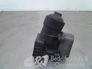 Używane Obudowa filtra oleju Volkswagen Crafter 2.0 TDI 16V Cena € 68,25 Procedura marży oferowane przez C&J bedrijfsauto's & onderdelen