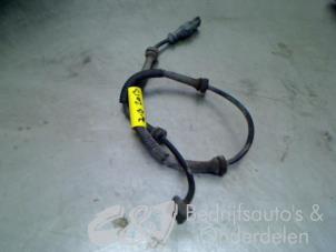 Usados Cable ABS Opel Vivaro 2.0 CDTI Precio € 15,75 Norma de margen ofrecido por C&J bedrijfsauto's & onderdelen