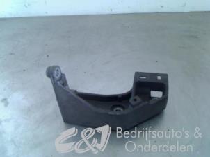 Used Diesel pump bracket Opel Vivaro 1.9 DTI 16V Price € 31,50 Margin scheme offered by C&J bedrijfsauto's & onderdelen