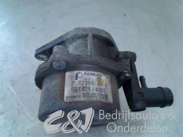 Brake servo vacuum pump from a Opel Vivaro 1.9 DTI 16V 2005