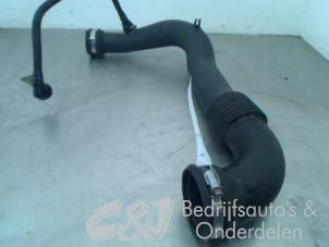 Used Air intake hose Opel Vivaro 2.5 DTI 16V Price € 42,00 Margin scheme offered by C&J bedrijfsauto's & onderdelen