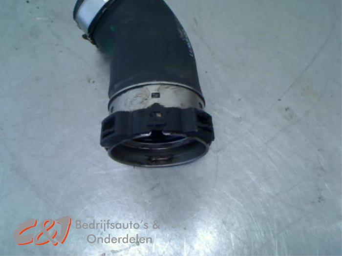 Laddluftkylarslang från en Volkswagen Transporter T5 2.0 TDI DRF 2011