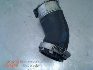 Laddluftkylarslang från en Volkswagen Transporter T5 2.0 TDI DRF 2011