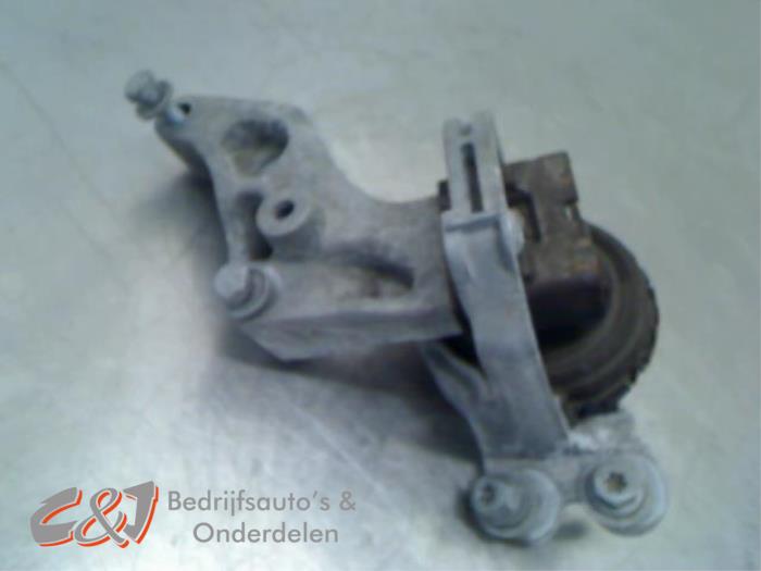 Used Engine mount Nissan NV 300 1.6 dCi 125 Price € 18,38 Margin scheme offered by C&J Bedrijfsauto's & Onderdelen