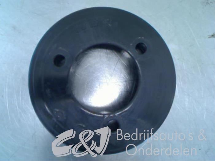 Water pump pulley from a Renault Trafic New (FL) 2.0 dCi 16V 115 2010
