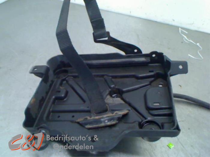Begagnade Batterilåda Fiat Fiorino (225) 1.3 D 16V Multijet Pris € 21,00 Marginaltabell erbjuds av C&J Bedrijfsauto's & Onderdelen