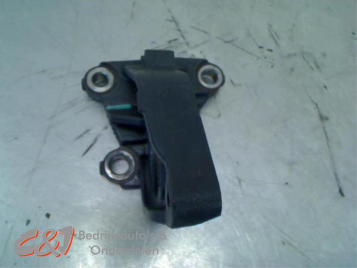 Drive shaft support bearing and bracket