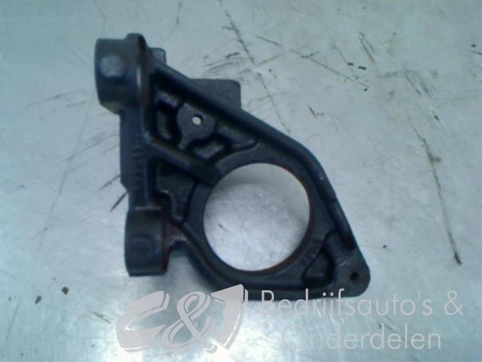 Support bearing, front right from a Opel Vivaro 1.9 DI 2005