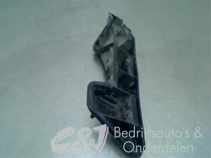 Front bumper bracket, right from a Renault Master IV (FV) 2.3 dCi 145 16V RWD 2012