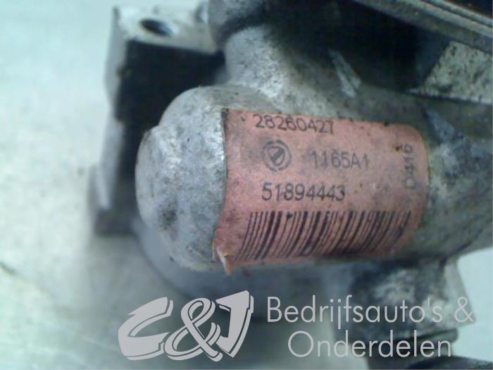 Bomba de dirección asistida de un Fiat Doblo Cargo (263) 1.3 D Multijet 2015