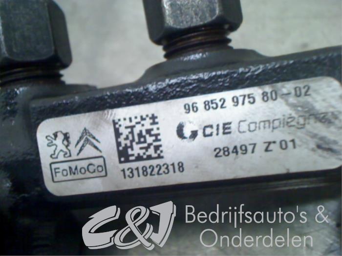 Fuel distributor from a Peugeot Partner (GC/GF/GG/GJ/GK) 1.6 HDI 90 2013