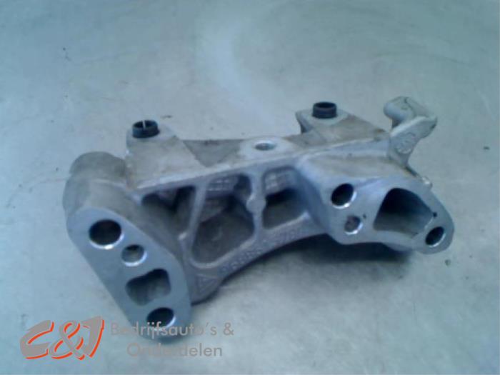 Usagé Support moteur Peugeot Partner (GC/GF/GG/GJ/GK) 1.6 HDI 90 Prix € 21,00 Règlement à la marge proposé par C&J Bedrijfsauto's & Onderdelen