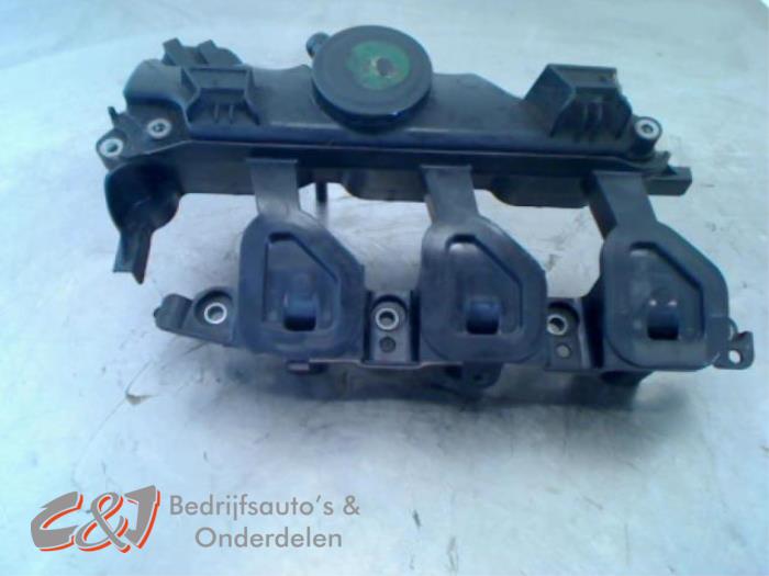 Usagé Ventilation carter Renault Master III (FV) 2.3 dCi 145 16V RWD Prix € 36,75 Règlement à la marge proposé par C&J Bedrijfsauto's & Onderdelen