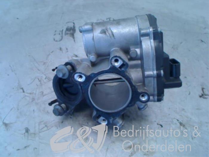 EGR valve from a Renault Master IV (FV) 2.3 dCi 145 16V RWD 2012