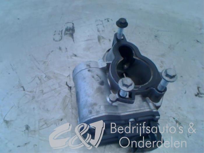 EGR valve from a Renault Master IV (FV) 2.3 dCi 145 16V RWD 2012