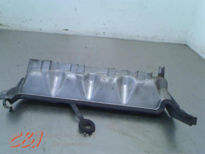 Gebrauchte Abdeckblech Motor Renault Master II (ED/HD/UD) 2.5 dCi 150 FAP Preis € 21,00 Margenregelung angeboten von C&J Bedrijfsauto's & Onderdelen