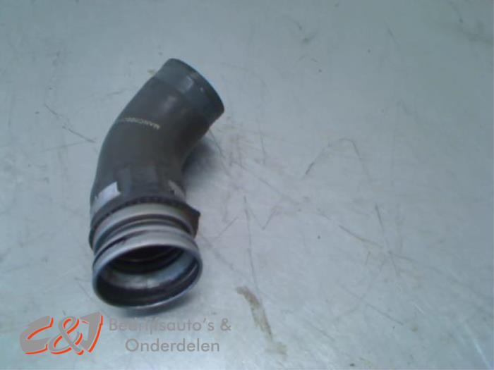Gebrauchte Intercooler Schlauch Renault Master II (ED/HD/UD) 2.5 dCi 150 FAP Preis € 10,50 Margenregelung angeboten von C&J Bedrijfsauto's & Onderdelen