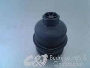 Używane Pokrywa filtra oleju Opel Vivaro 2.0 CDTI Cena € 31,50 Procedura marży oferowane przez C&J bedrijfsauto's & onderdelen