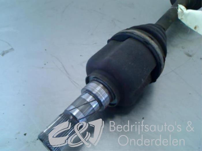 Front drive shaft, left from a Opel Vivaro 2.0 CDTI 2007