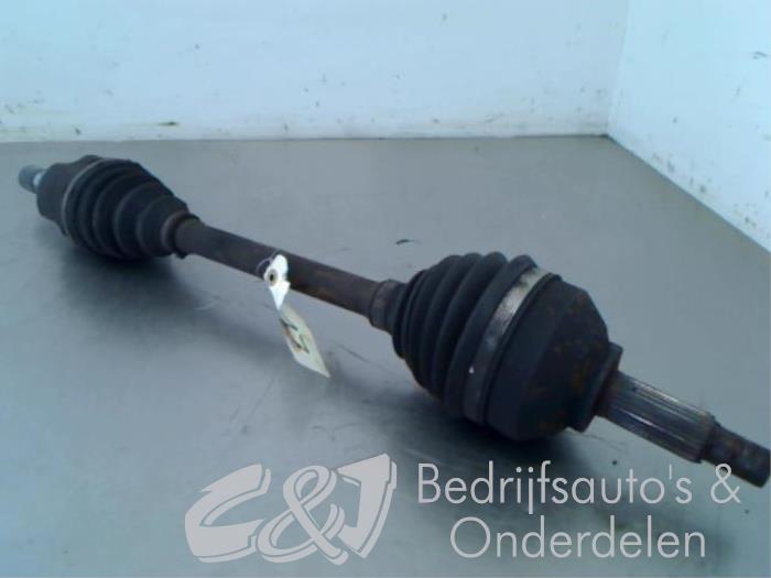 Front drive shaft, left from a Opel Vivaro 2.0 CDTI 2007