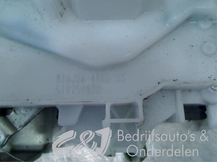 Türschlossmechanik 2-türig links van een Opel Combo 1.3 CDTI 16V 2016