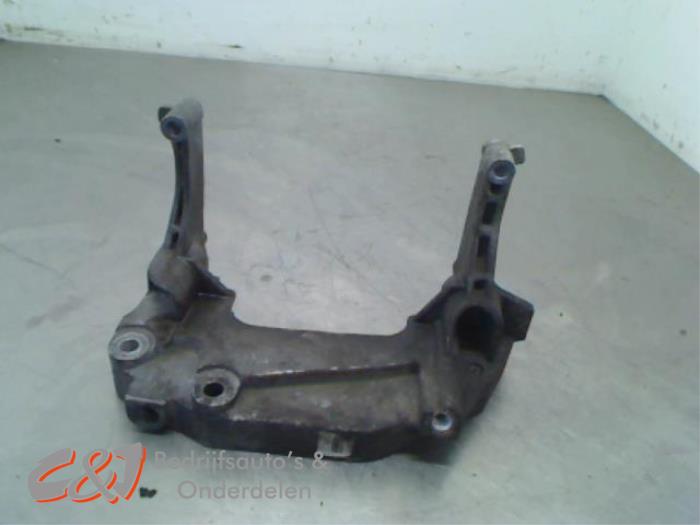 Used Engine mount Opel Combo 1.3 CDTI 16V Price € 15,75 Margin scheme offered by C&J Bedrijfsauto's & Onderdelen