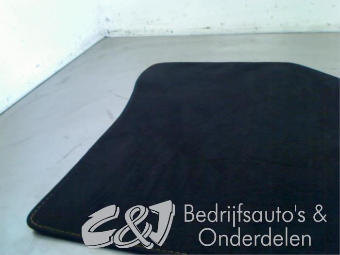 Carpet from a Opel Combo Cargo 1.5 CDTI 75 2019