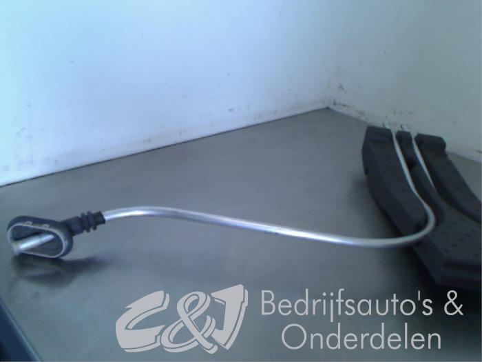 Parking brake cable from a Opel Combo Cargo 1.5 CDTI 75 2019