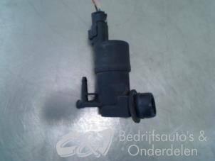 Used Windscreen washer pump Renault Master IV (MA/MB/MC/MD/MH/MF/MG/MH) 2.3 dCi 16V Price € 21,00 Margin scheme offered by C&J bedrijfsauto's & onderdelen
