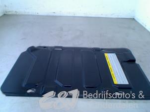 Used Battery cover Volkswagen Crafter 2.0 TDI Price € 19,06 Inclusive VAT offered by C&J bedrijfsauto's & onderdelen
