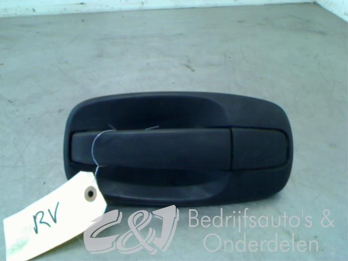 Handle from a Renault Trafic New (FL) 2.0 dCi 16V 90 2009