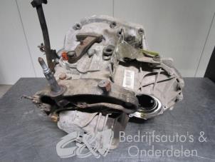 Used Gearbox Renault Trafic New (FL) 1.9 dCi 82 16V Price € 698,78 Inclusive VAT offered by C&J bedrijfsauto's & onderdelen
