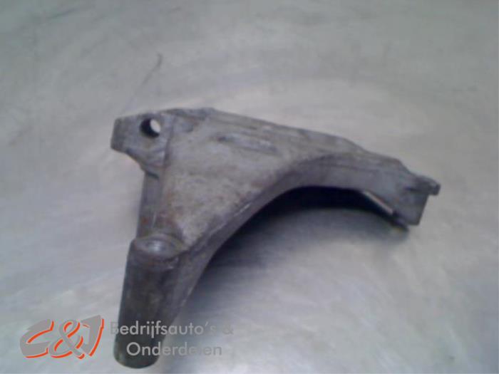 Used Engine mount Volkswagen Caddy III (2KA,2KH,2CA,2CH) 1.6 TDI 16V Price € 15,75 Margin scheme offered by C&J Bedrijfsauto's & Onderdelen
