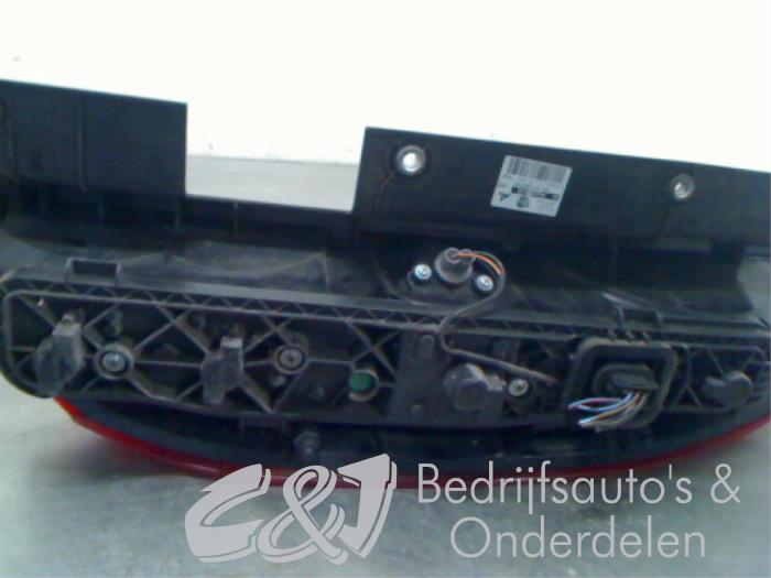 Rücklicht links van een Fiat Doblo Cargo (263) 1.3 D Multijet 2012