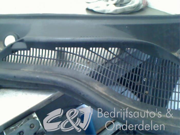 Cowl top grille from a Fiat Doblo Cargo (263) 1.3 D Multijet 2012