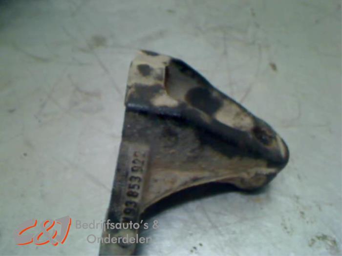 Used Engine mount Opel Vivaro 2.0 CDTI 16V Price € 15,75 Margin scheme offered by C&J Bedrijfsauto's & Onderdelen