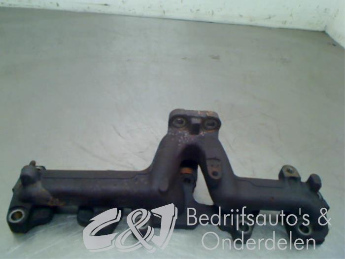 Exhaust manifold from a Fiat Doblo Cargo (263) 1.3 MJ 16V Euro 4 2011