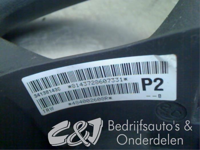 Volante de un Opel Vivaro 1.6 CDTI BiTurbo 120 2016